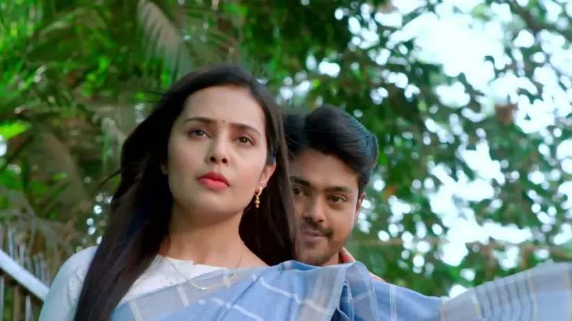 Adhipati Saves Akshara from a Fall | Tula Shikvin Changlach Dhada