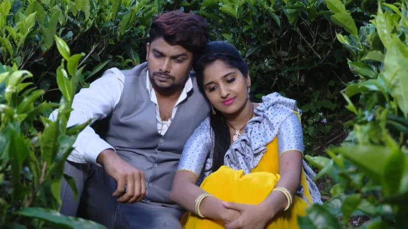 Nithya Fights Mallika's Goons