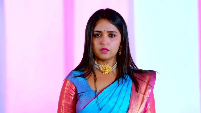Amulya Confronts Suhasini and Slaps Her