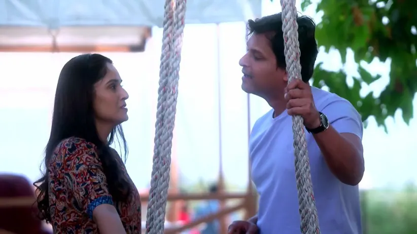 Raghav Ties a Swing to a Tree for Anandi | Nava Gadi Nava Rajya