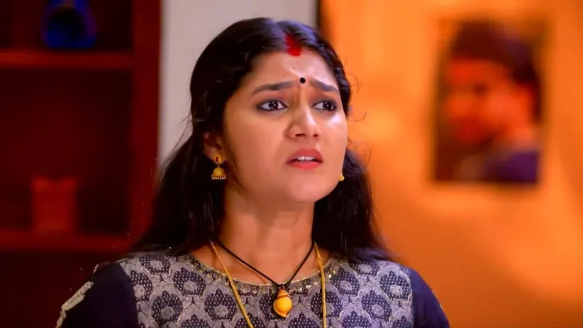 Sreelakshmi Tries to Correct Ravi Varman