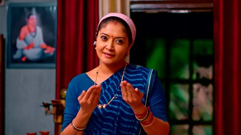 Girija Worships Bhagavantha's Divine Form