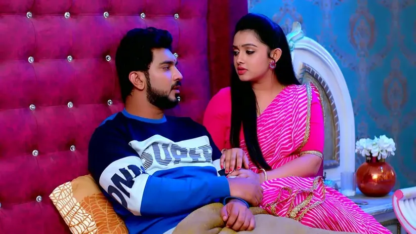 Avani Takes Care of an Unwell Srikar
