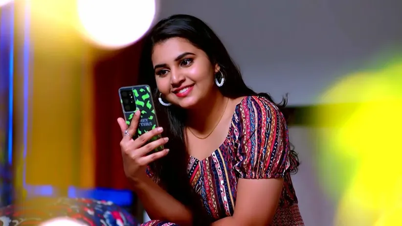 Vedavathi Slaps Avani