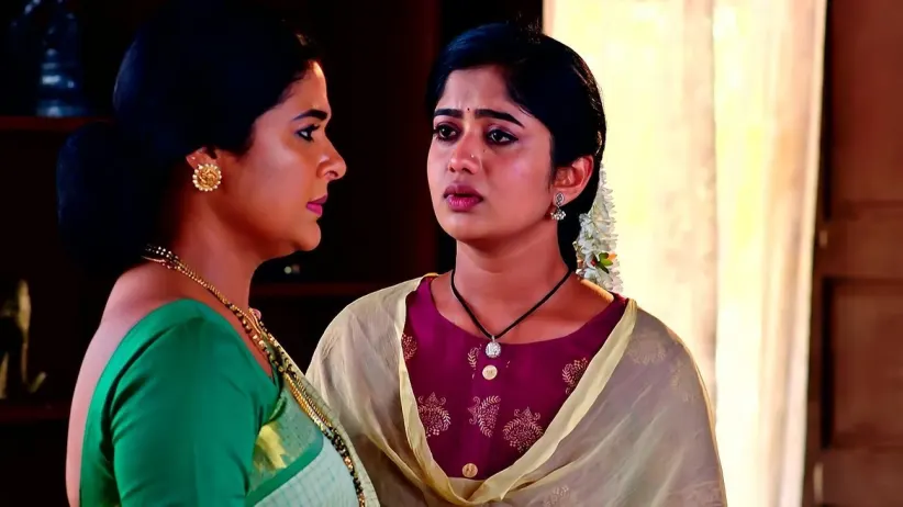 Srinu Refuses to Accept Charu’s Family’s Gift