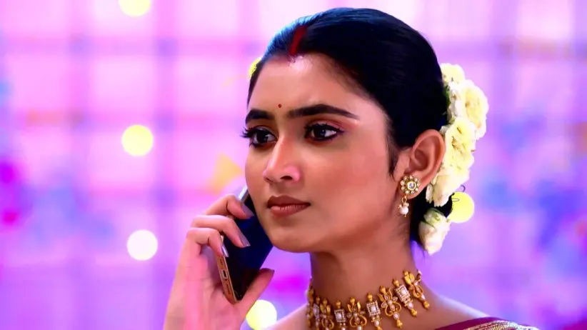 Sadhu Tries to Get Information From Divya