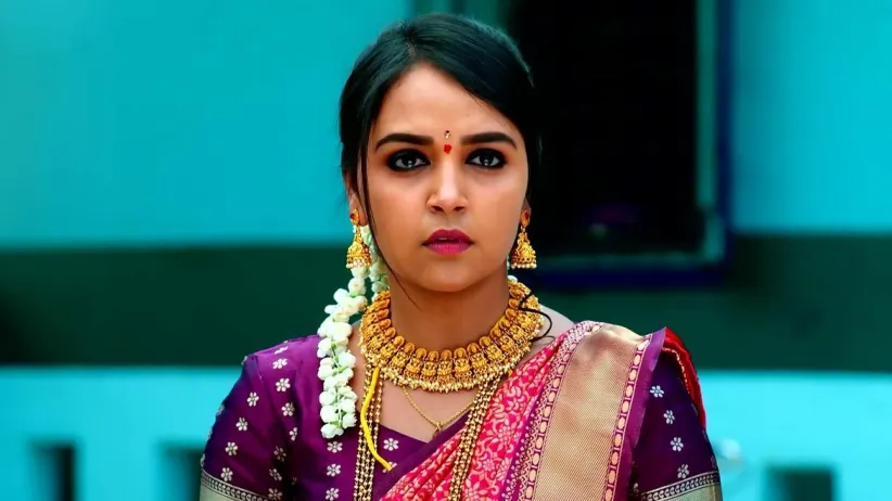 Ambika Plans to Learn Roopa’s Truth
