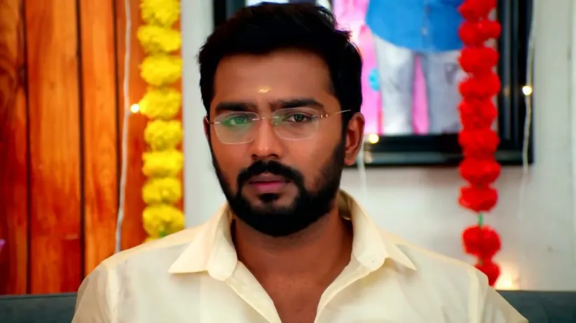 Savitri Does Pada-Puja for Siddharth