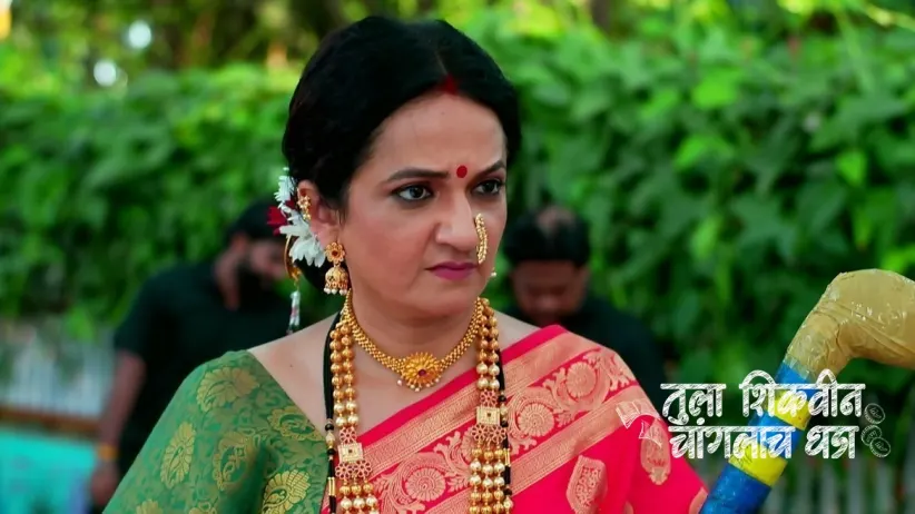 Adhipati and Bhuvaneshwari Thrash the Goons