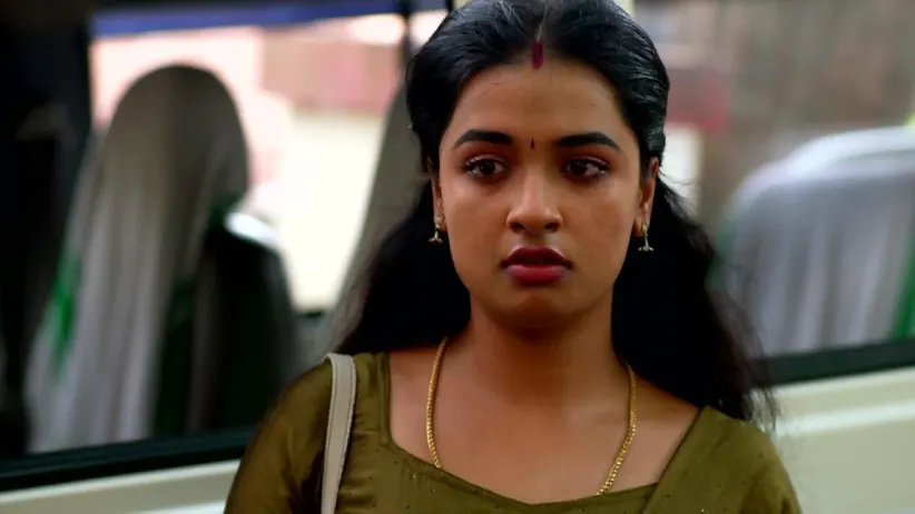 Shalini Teaches Sahadevan a Few Legal Points
