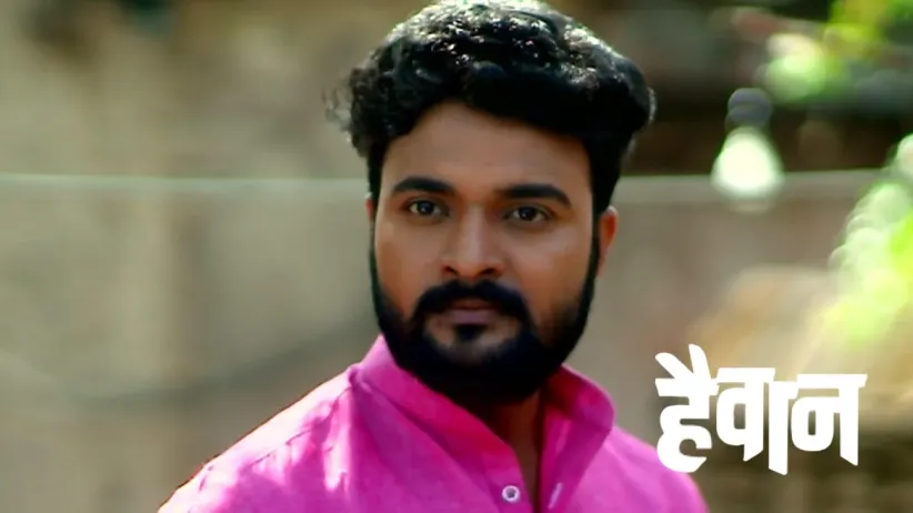 Ajit Falls for Vijay's Wife