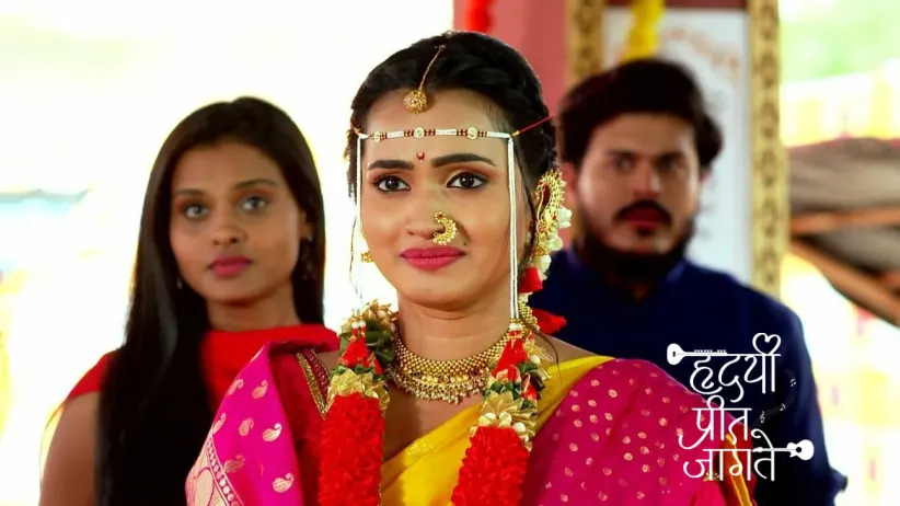 Everyone Panics as the Nuptial Chain Goes Missing