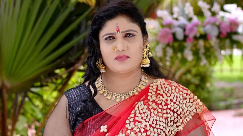 Chamundeshwari Gives Sumangali a Gift
