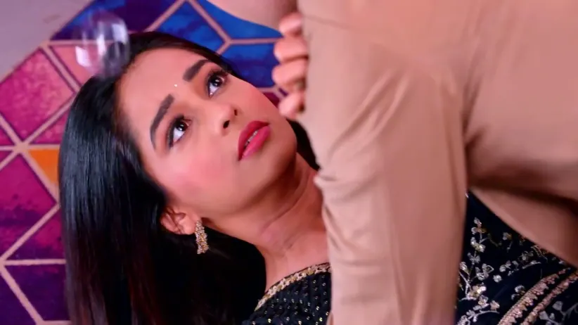 Balveer Keeps an Eye on Prachi | Kumkum Bhagya