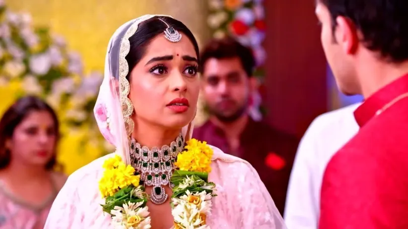 Alia Comes to Rhea's Wedding