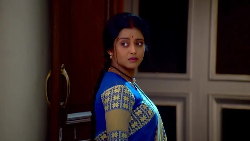 Pakhi Leaves the Shil House