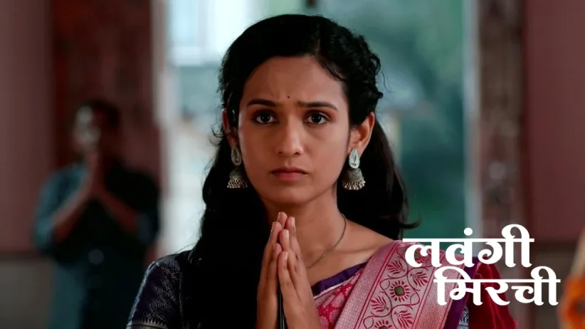 Asmi Wears the Saree Given by Nishant
