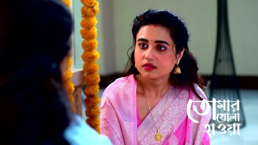 Jhilmil Sees Ahana Eat Food