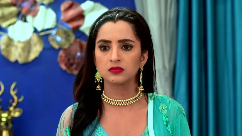 Geet Is Accused of Stealing Money