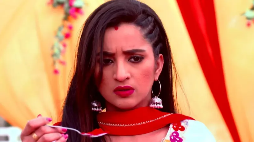 Simone Tries to Harm Geet