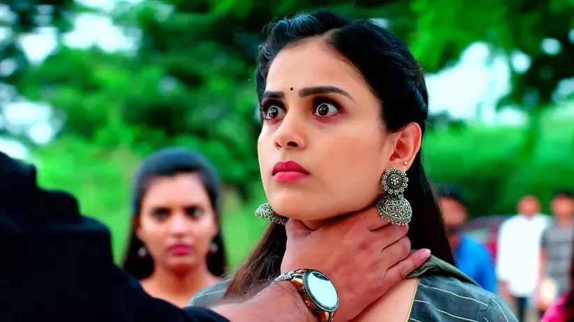 Amar Learns about Radhika’s fiancé