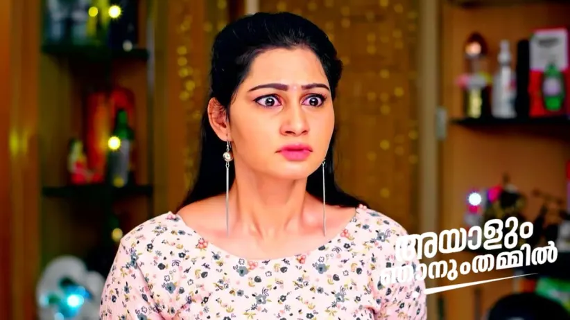 Rahul Blackmails Kavya