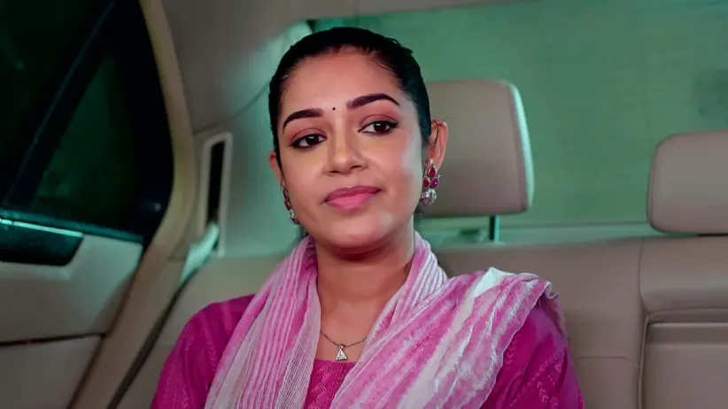 Goutham Shows the Suitors' Profiles to Bhoomika