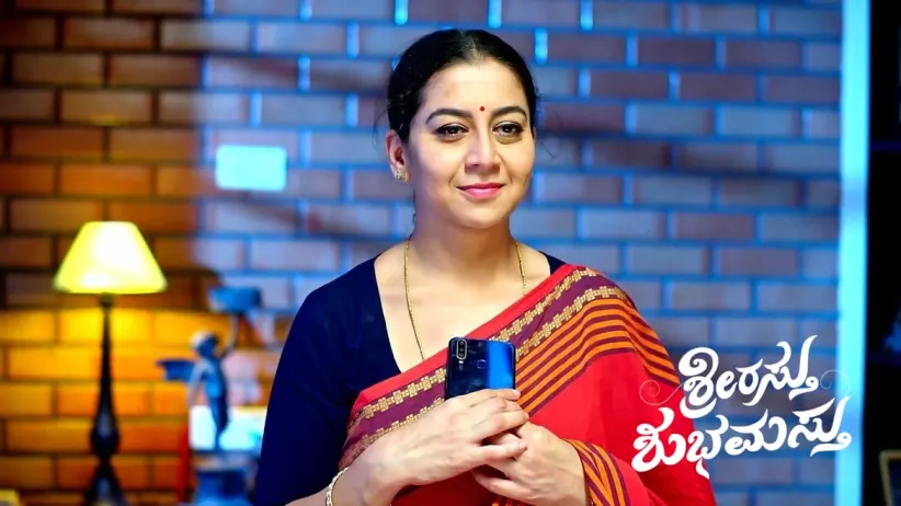 Sandhya Tries to Sneak out of Tulasi's House