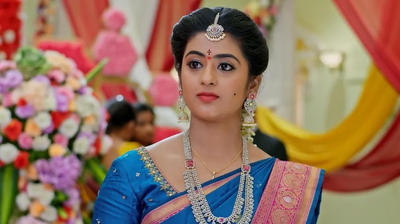 Arvinda Gives Bhagyalakshmi an Ancestral Necklace