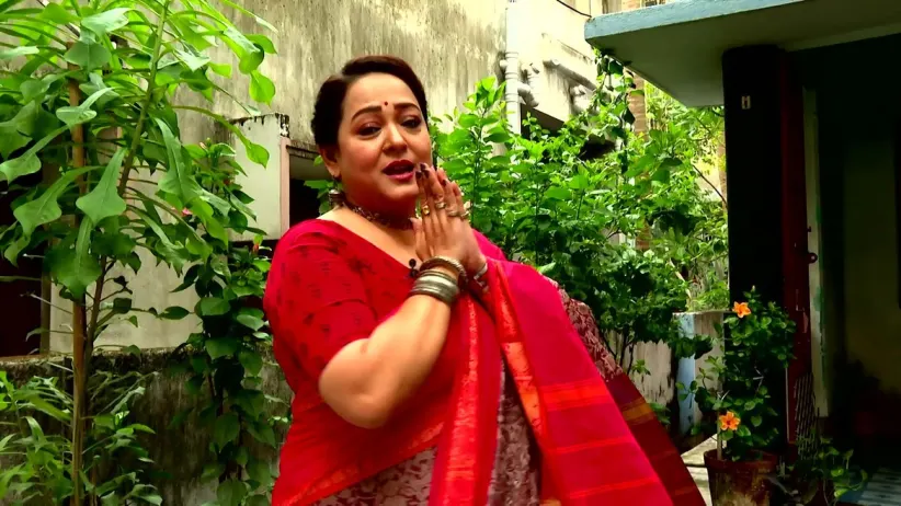 Aparajita Goes to Meet Mishti l Ghore Ghore Zee Bangla l Promo