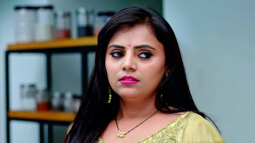 Shruti Tries to Teach Bhoomika to Cook Chicken