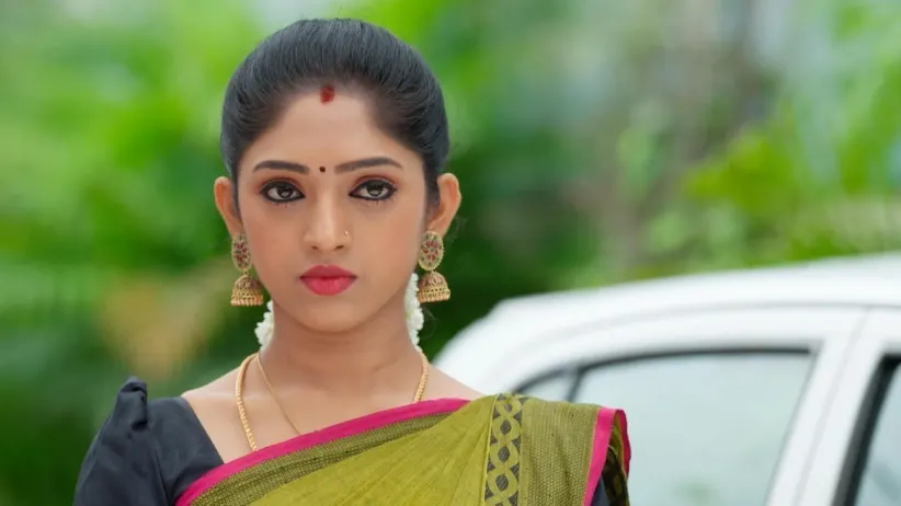 Raghuvaran Bribes the Driver