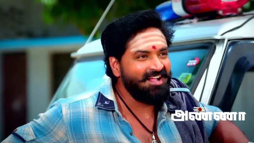 The Officer Hits Muthupandi