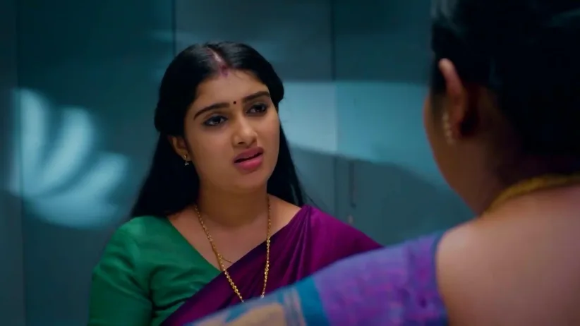 Anandavalli Asks Lakshmi for Money | Mizhirandilum