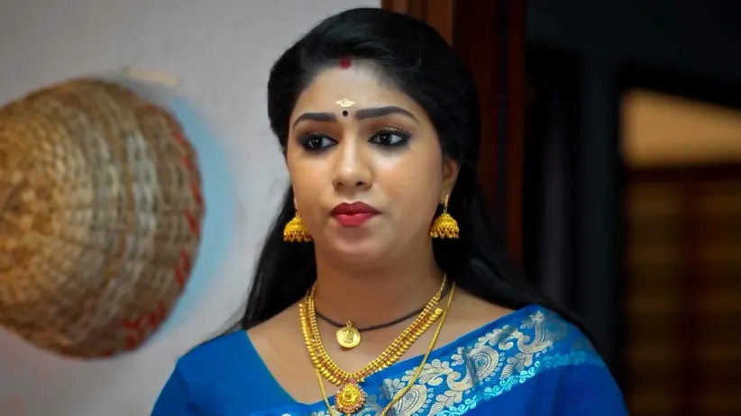 ഗോപിയെ ആക്രമിക്കുന്ന ഗുണ്ടകൾ