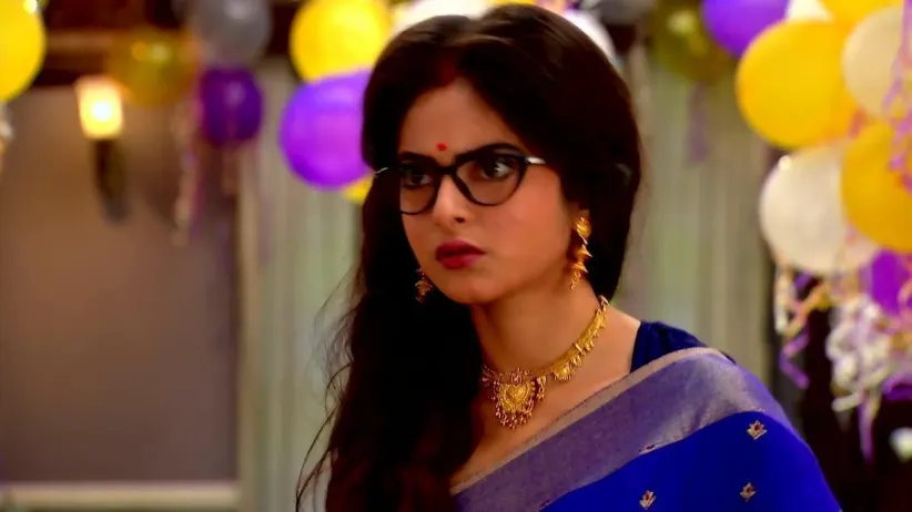 Ratul Arrives to Pick Up Siddhartha