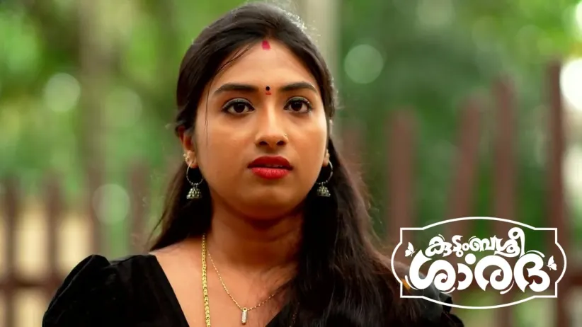 സുസ്മിതയെ കൊണ്ട് പോകുന്ന കൂട്ടുകാരികൾ