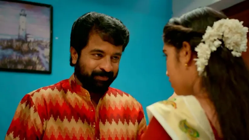 Dineshan Threatens Lakshmi | Mizhirandilum