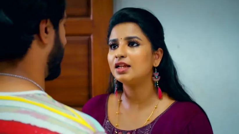 Swathi Tells Sanju about Anandavalli | Mizhirandilum
