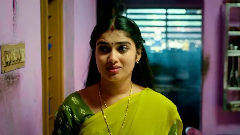 Surabhi’s Mother Lies to Raju | Mizhirandilum