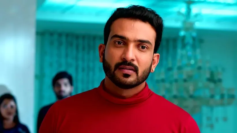 Mithra Tries to Pacify a Furious Manisha