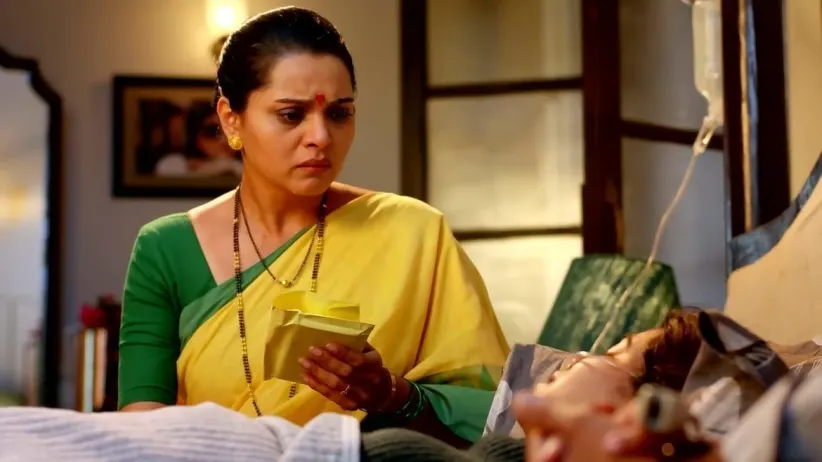 Sandhya Breathes Her Last | Sara Kahi Tichyasathi