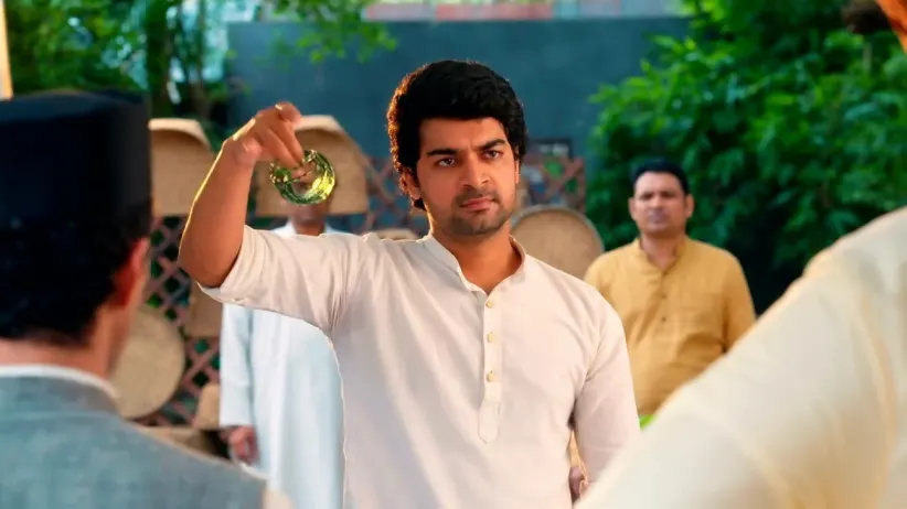 Meghnath Gives Bangles to Anand