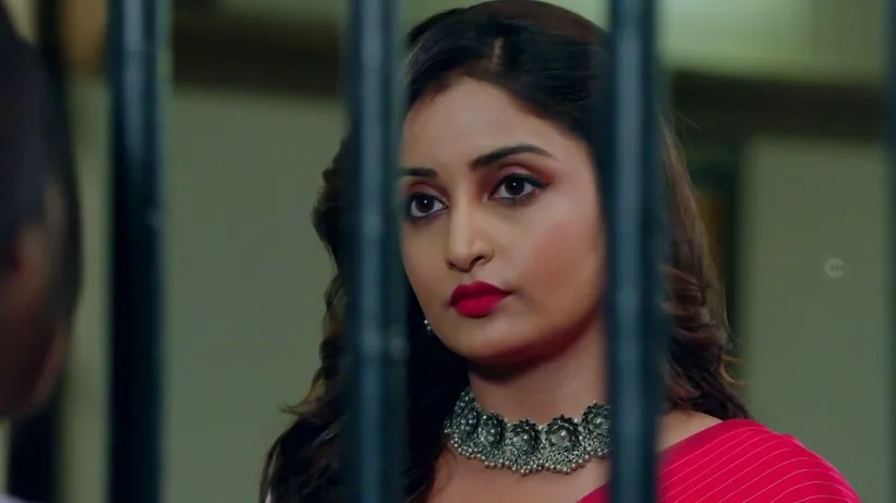 Radha Gets Angry with Damini over Bhushan