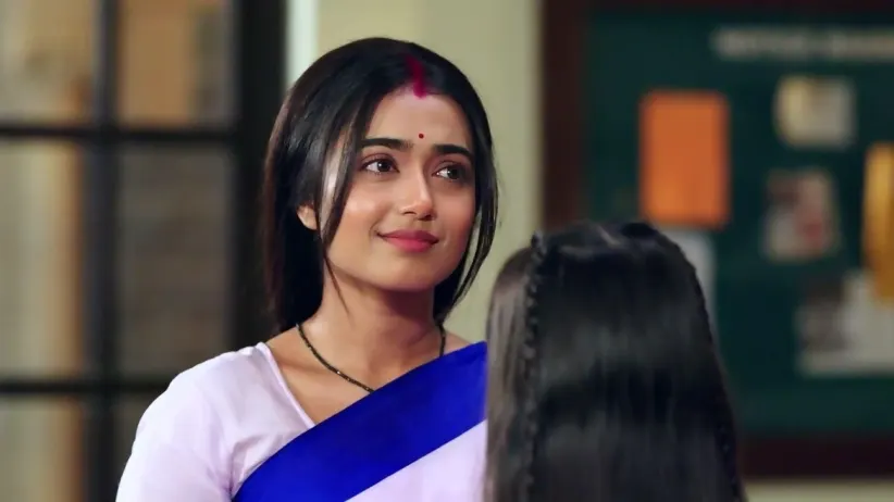 Gungun Ties a Rakhi to Radha