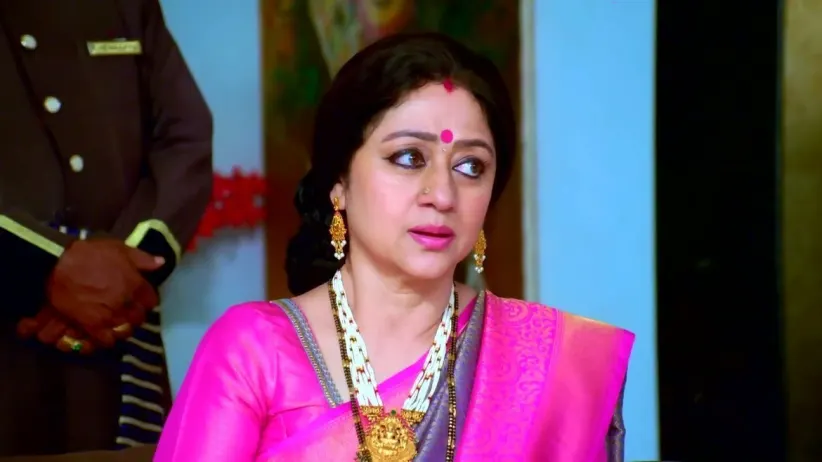 Aditya Worries about Paarvathi's Health