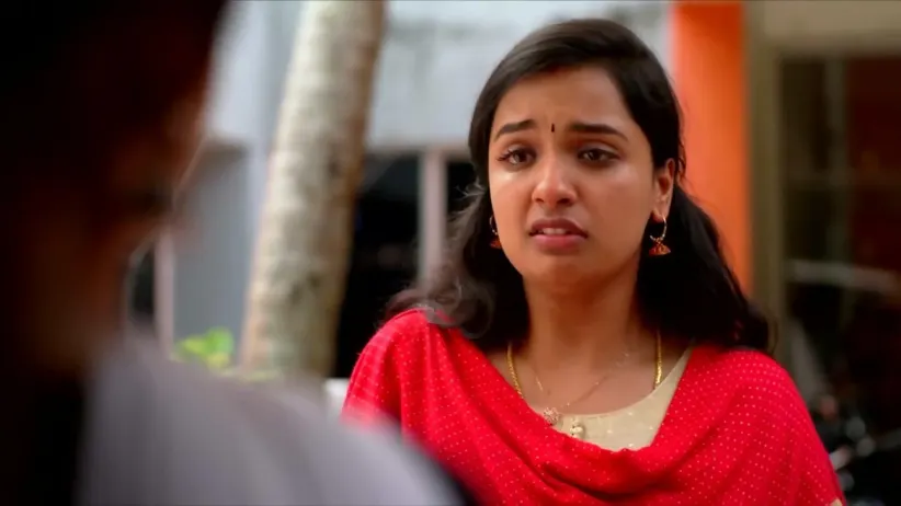 Vasumathi Hands the Baby Back to Shalini | Kudumbashree Sharada