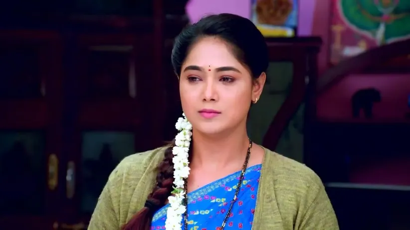 Singing the Lullaby Leaves Paarvathi Emotional | Paaru