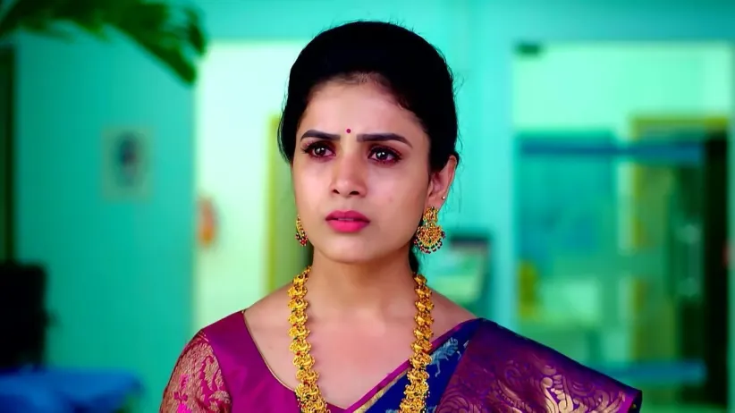 Akshara Visits Radhika