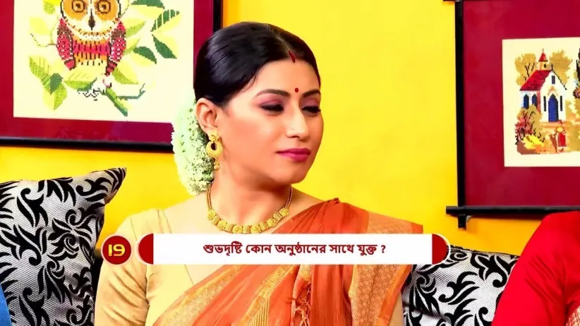 Nandini Gets Her Daughter's Support | Ghore Ghore Zee Bangla